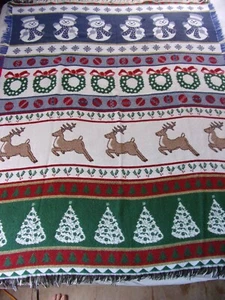 Vintage Tapestry Style Christmas Throw With Fringe - Picture 1 of 5