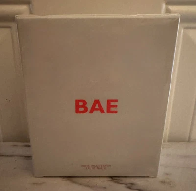 Kim Kardashian, Auténtica Fragancia KKW Corazones Kimoji, BAE, Spray de Una Onza Foto 1 de 3