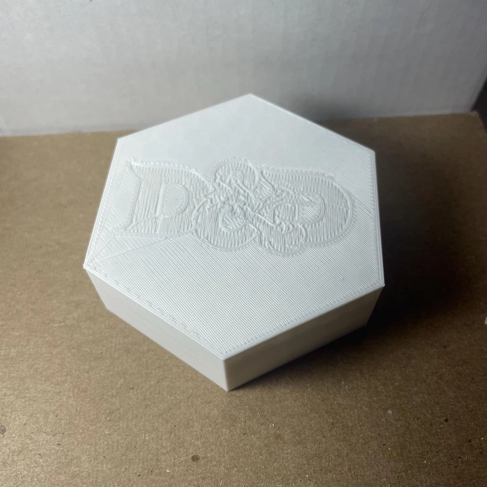 Estuche de almacenamiento de dados con logo DnD Mazmorras y dragones para un juego completo de troqueles Foto 1 de 2