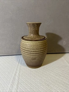 Jarrón de cerámica arte estudio hecho a mano recipiente diseño de textura con tapa MCM rústico - Imagen 1 de 7