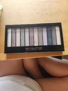 Makeup Revolution London Redemption Eyeshadow Palette Romantic Smoked - Picture 1 of 3