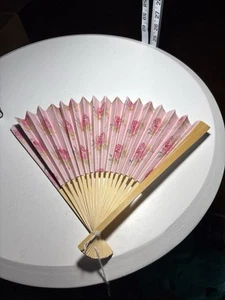 Papier und Holz Handfächer für 10" lang rosa mit Rosen - Bild 1 von 7
