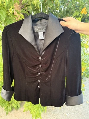 Y2K Negro Terciopelo Estilo Abotonado Puño Satinado Estilo Gótico Años 90 WhimsiGoth Foto 1 de 4