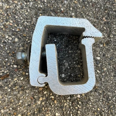 One Topper 夹 1980 - 1996 福特 F150/F250/F350 卡车和零件 — 第 1/4 张图片