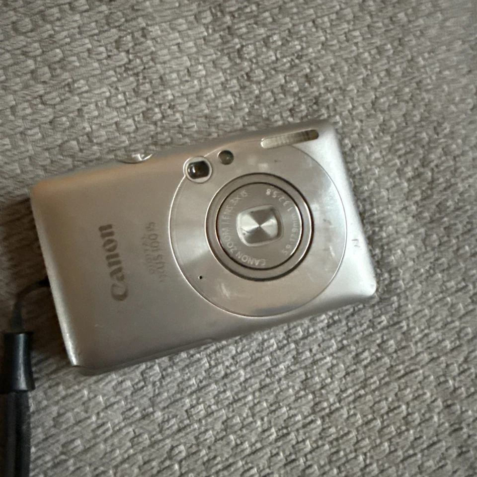 Canon Digital IXUS 100 IS 12.1MP Digital Camera - Image 1 of 4
