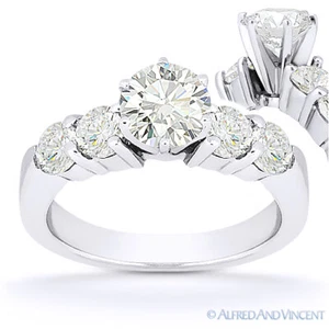 Anillo de compromiso de cinco piedras moissanita de corte redondo 6 clavijas Ctr 5 en oro blanco de 14 K - Imagen 1 de 5