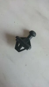 Nissan 200SX S13, Hutablage Kordelhaken, neues Originalteil. 79916-D1000 - Bild 1 von 2