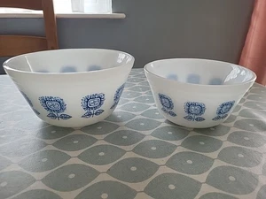 Federal Glass Blue Sunflowers Stacking Bowls x 2 Vintage like Jaj Pyrex - Picture 1 of 21