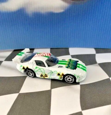 Maisto 2003 Marvel Series 2 #39 1998 Dodge Viper GT2 Incredible Hulk White 1:64 - Image 1 of 2