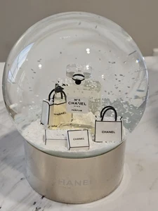 Chanel Gold LMD ED Schneekugel - Bild 1 von 7