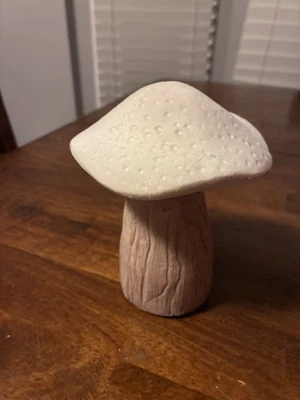 Mesa de resina de setas decoración casa de campo granja oscuro academia rústico Foto 1 de 4