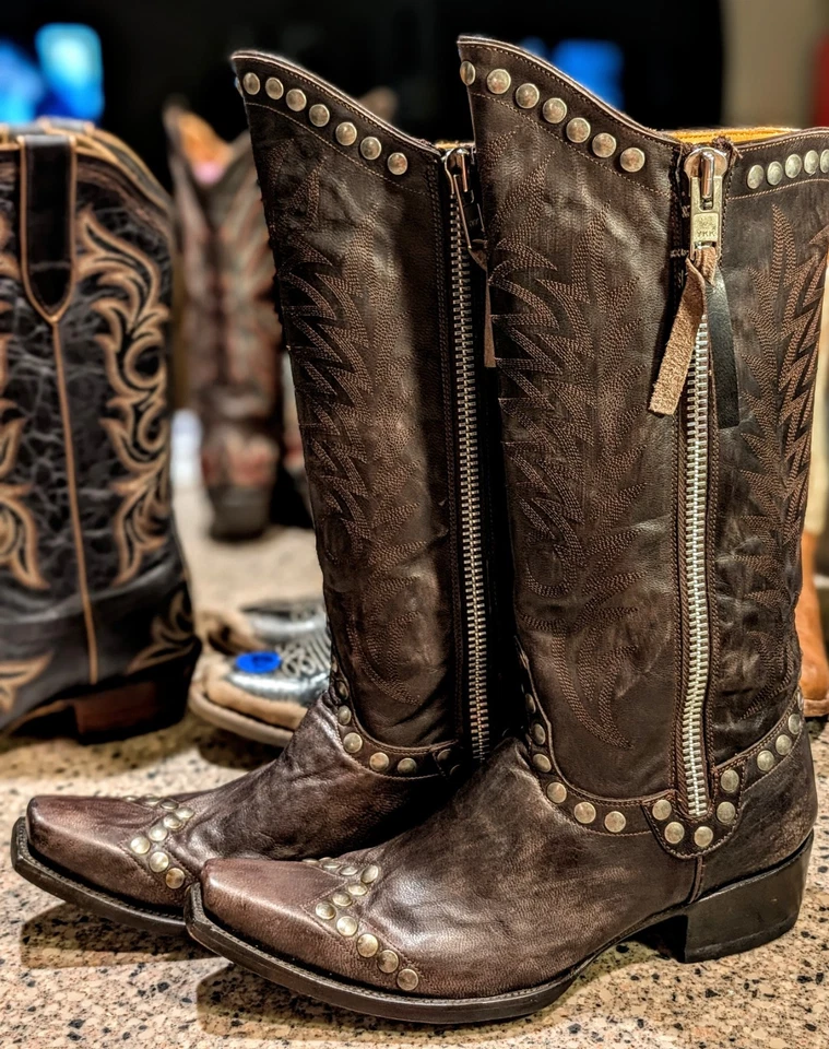 GRINGO ROCKRAZZ 10m Tachuelas de Cuero Chocolate 2 Cremalleras Punta Corta Baja Curación Usadas en Excelente Condición Foto 1 de 4