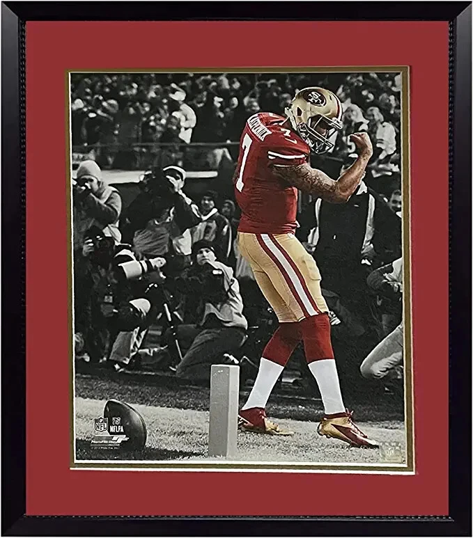 Foto enmarcada de fútbol americano de San Francisco Colin Kaepernick 20x24 Foto 1 de 1