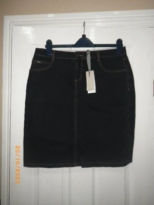 BNWT JOHN LEWIS STRETCH DENIM INDIGO SHORT SKIRT SZ 14 WAS £45 LENGTH 21 INCHES - Image 1 of 3