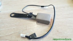 1998-2003 Toyota Sienna front left right  seat belt buckle oem b11 - Picture 1 of 3