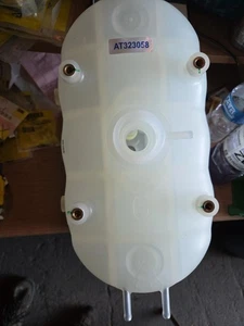 JD At323058 Schwallbehälter 8 Liter - Bild 1 von 4