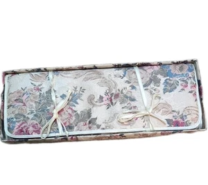 Vintage Blumen Brokat Schmuck Rolle Organizer Satin gefüttert Reise hängend Beutel Neu im Karton - Bild 1 von 7