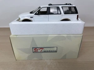 Ford Expedition Eddie Bauer Versión Blanco - Modelos UT Escala 1/18 Diecast #22712 - Imagen 1 de 21