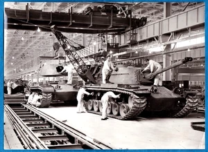 grande foto d'epoca US Patton M48 carri armati catena di montaggio Ford Livonia MI USA c 1952 - Foto 1 di 2