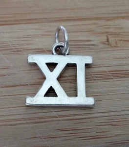 Sterlingsilber 15x15mm Zahl 11 römische Ziffer XI Charm - Bild 1 von 3