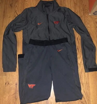 Traje de viaje pequeño emitido por el equipo de fútbol Nike Virginia Tech Hokies Foto 1 de 4