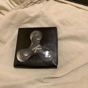 Kingsman ~ The Golden Circle - Official Movie Fidget Spinner Hand Desk Toy ~ NEW - Picture 1 of 2