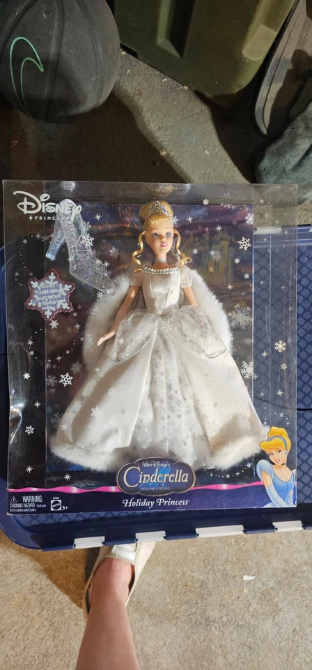 美泰华特迪士尼假日公主灰姑娘 2004 特别版 12 娃娃 — 第 1/1 张图片