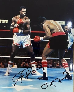 Ein original signiertes Foto von Larry Holmes / Leon Spinks (mit Echtheitszertifikat) - Bild 1 von 2