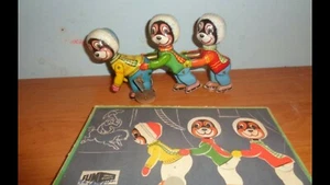 VINTAGE TOY BEARS ICE SKATING SKI CHAMPS WIND UP ORIG. KEY + BOX LEMEZ HUNGARY  - Picture 1 of 12
