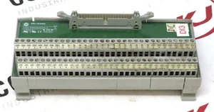 Módulo de interfaz de entrada digital Allen-Bradley 1492-IFM40DS24A-4 40Pt 10–30 VCA/DC - Imagen 1 de 4