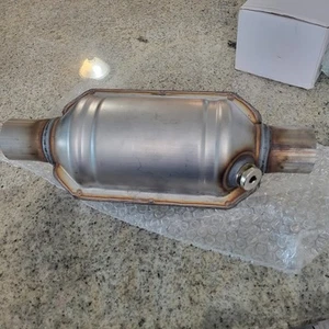 Universal Catalytic Converter 2.5" Inlet Outlet OBDII Not CARB Certified New - Picture 1 of 5