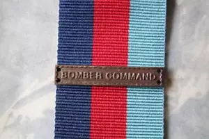 Segunda Guerra Mundial Británica 1939 45 Estrella Medalla Cierre Cinta Bombardero Comando Bar Commonwealth - Imagen 1 de 1