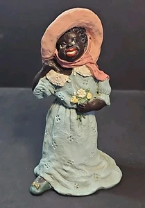 Vintage African Americana Biskuit Mädchen Puppe 4,5" Porzellan Blumen Kleid Haube - Bild 1 von 4