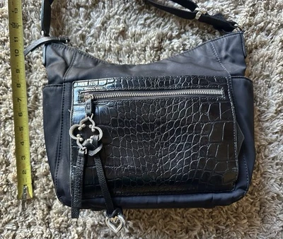 BRIGHTON TOLEDO TONY NEGRO NAILON CUERO RIBETE BANDOLERA ORGANIZADOR DE HOMBRO $330 Foto 1 de 4