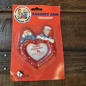 Adorno de árbol de Navidad enmarcado Kurt Adler Raggedy Ann & Andy 1998 Santa’s World - Imagen 1 de 6