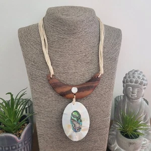 Vintage Necklace Bohemian Oval Abalone Shell Pendant Brown Wood Hippy Boho - Picture 1 of 6