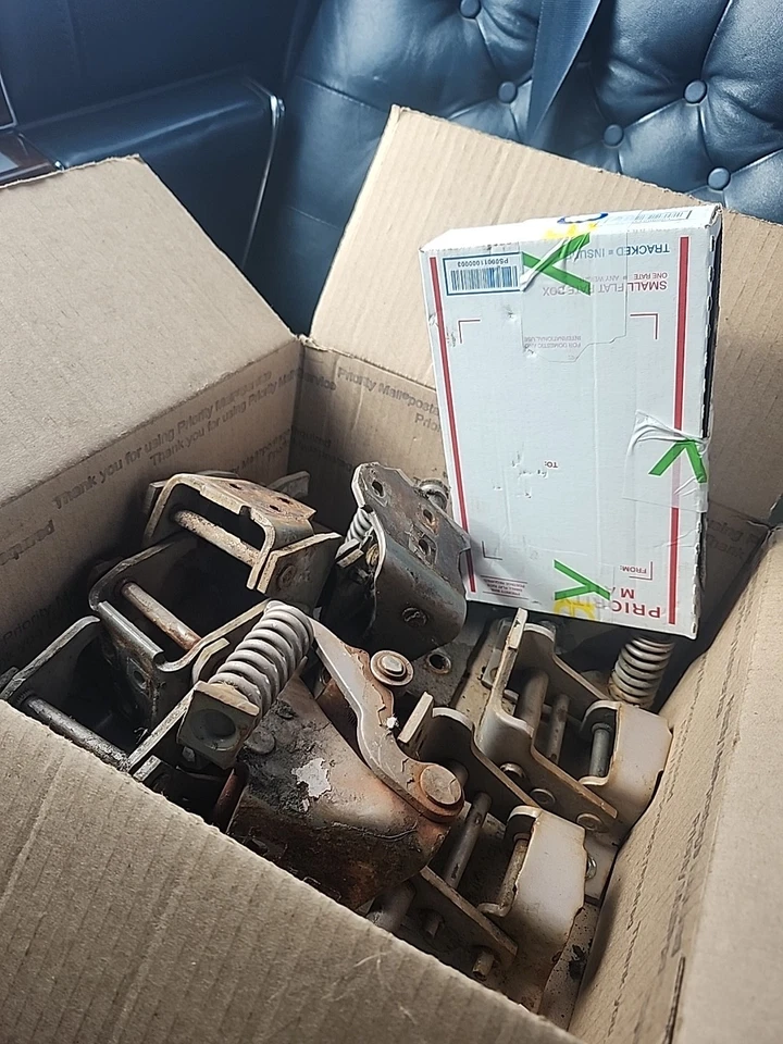 Juego de bisagras de puerta superior e inferior delanteras y traseras Cadillac Brougham 90-92 con pernos Foto 1 de 1