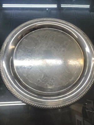 Bandeja redonda vintage plateada borde estampado Foto 1 de 4