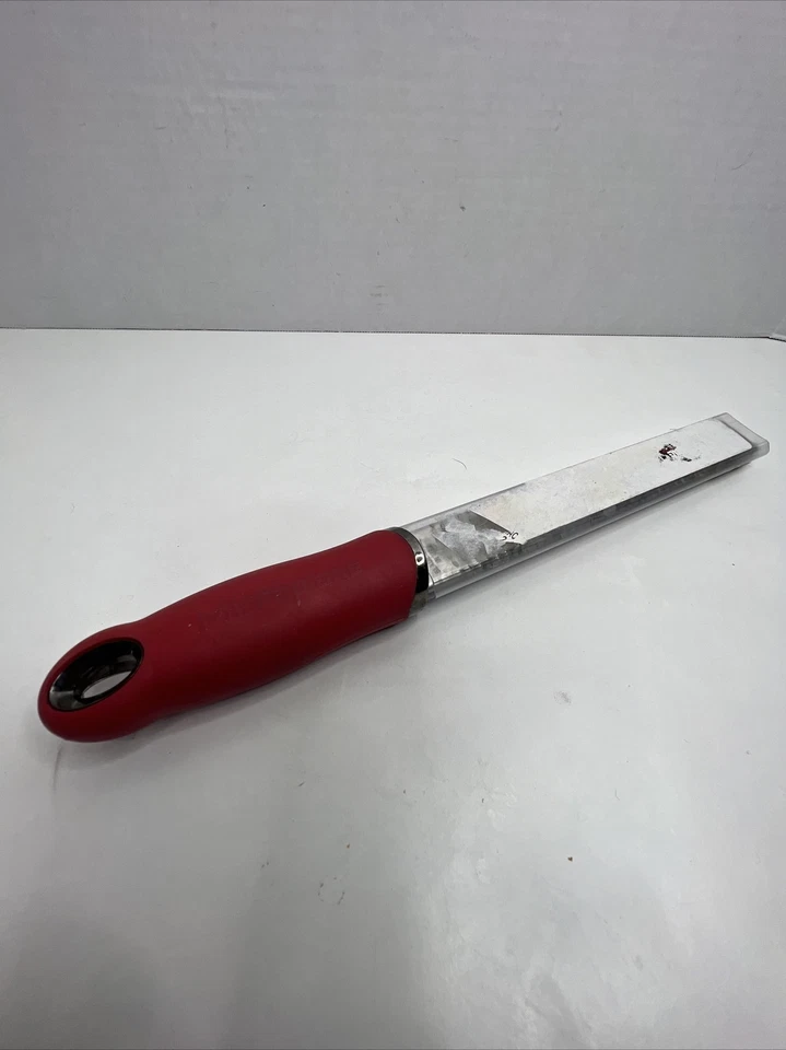Microplano 40120 Premium de acero inoxidable rojo Zester/rallador rojo vintage hecho en EE. UU. Foto 1 de 4