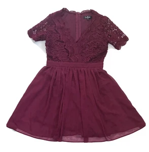 Lulus Burgunderrot Kleid passt klein Spitze Mieder Rundhals Dunkel Romantik Goth - Bild 1 von 6