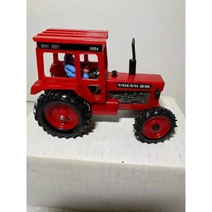 Vintage Britains Volvo BM 2654 Tractor w/Driver, Diecast 1/32 - Picture 1 of 6