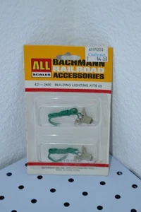 TUTTE le Bilance Bachmann Accessori Ferroviari #42-2400, Kit Illuminazione Edilizia (2 pz) - Foto 1 di 2