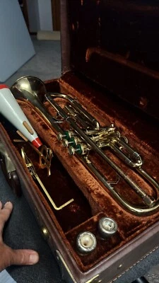 PRISTINE '70s Olds Ambassador Trumpet w/ Case - Image 1 of 4