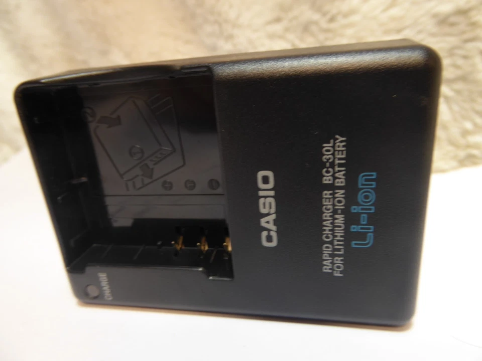genuine Charger BC-30L for Casio Exilim EX-P600 Exilim EX-P505 Exilim EX-P700 - Image 1 of 2