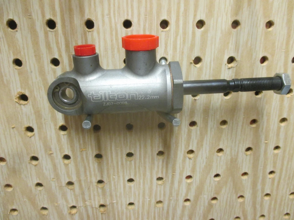 Used Tilton 77-875 Brake Master Cylinder 77 Series 7/8" Bore - Изображение 1 из 1