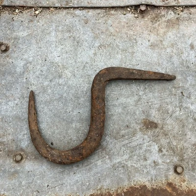 GANCHO DE PARED CON ESPIGA DE ACCIONAMIENTO FORJADO Primitivo LOGGER Granjero Leñador Herrero Foto 1 de 4