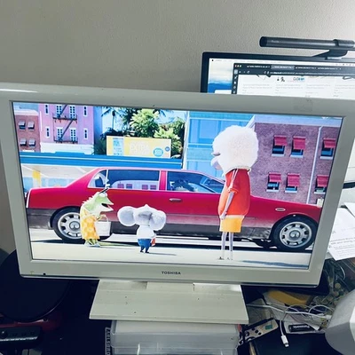 TOSHIBA 22DL704B 22" TV Built In DVD Player HD 1080P Television Retro Gaming  - Image 1 of 4