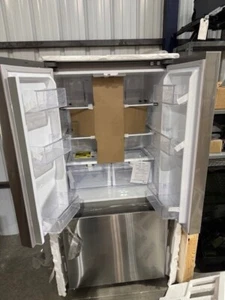 Samsung Refrigerator RF18A5101SR/AA Scratch/Dent Special - Brand New 17.5 cu ft - Picture 1 of 6