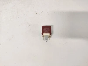 Toyota Previa 2001 Relay Module 9098702016, 90987-02016 156700-15 #1242850-76 - Picture 1 of 9
