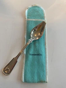 Tiffany & Co. Silver flatware grapefruit spoon, Shell and thread pattern - Picture 1 of 4